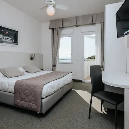 Luna Hotel